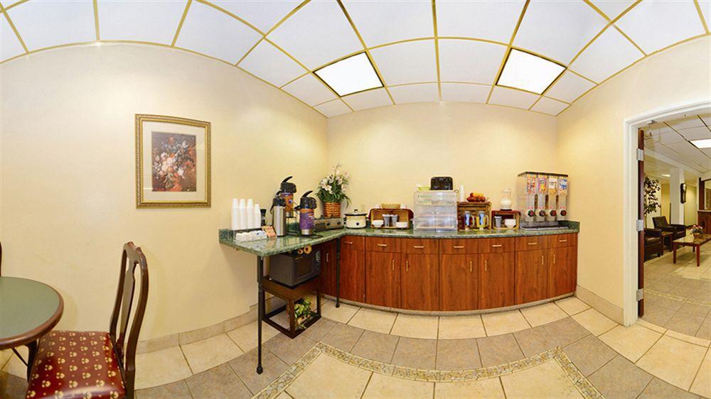 Americas Best Value Inn Louisville Exterior foto