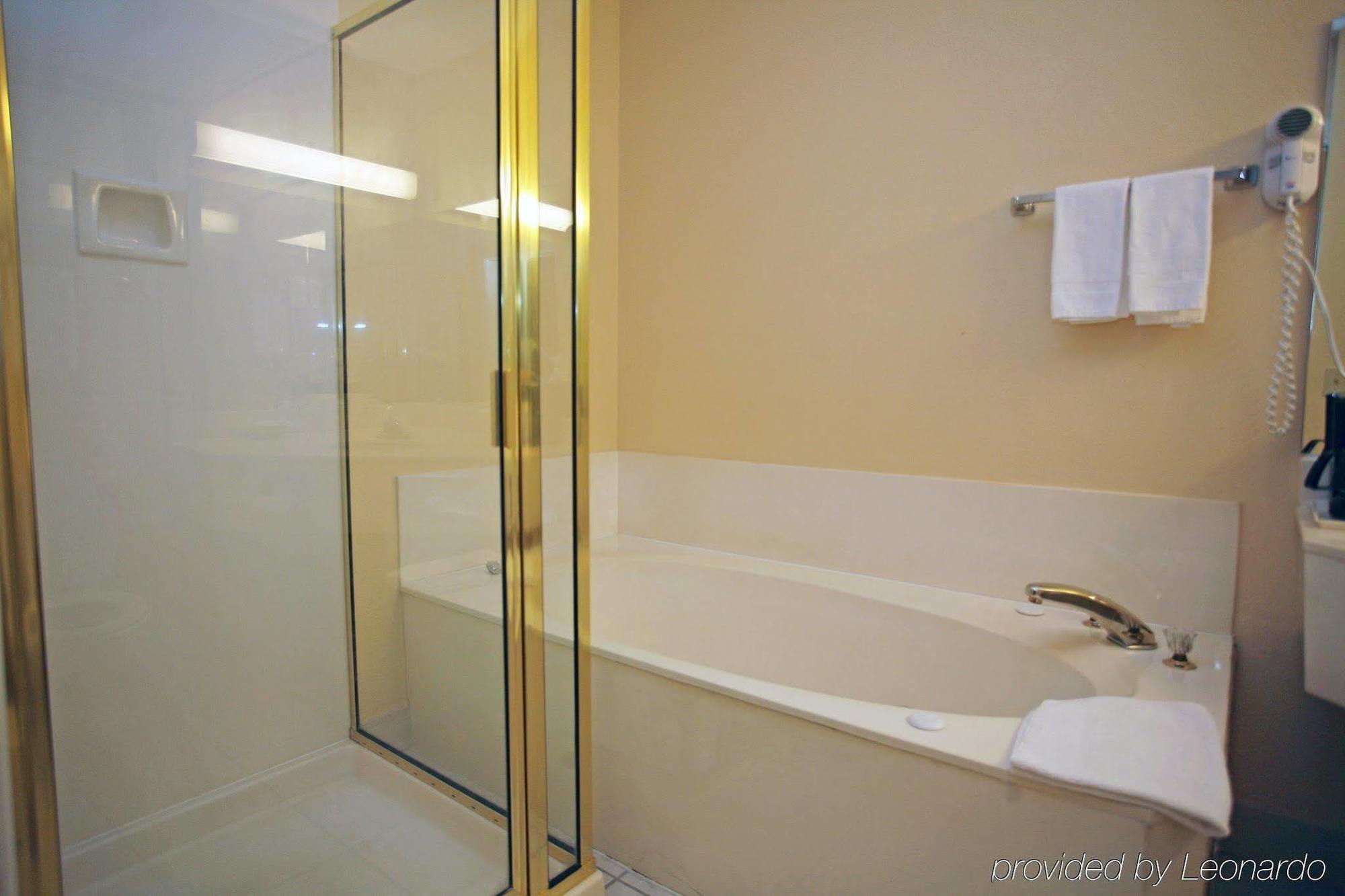 Americas Best Value Inn Louisville Quarto foto
